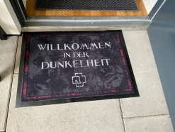 Tradera - - Rammstein dörrmatta - -^ Mattor