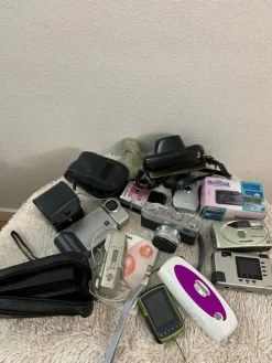 Tradera #223# 12 ST Kamerapaket - Minolta, Casio, Fuji, Panorama, Sanyo, Eumig> Övrig Optisk Utrustning