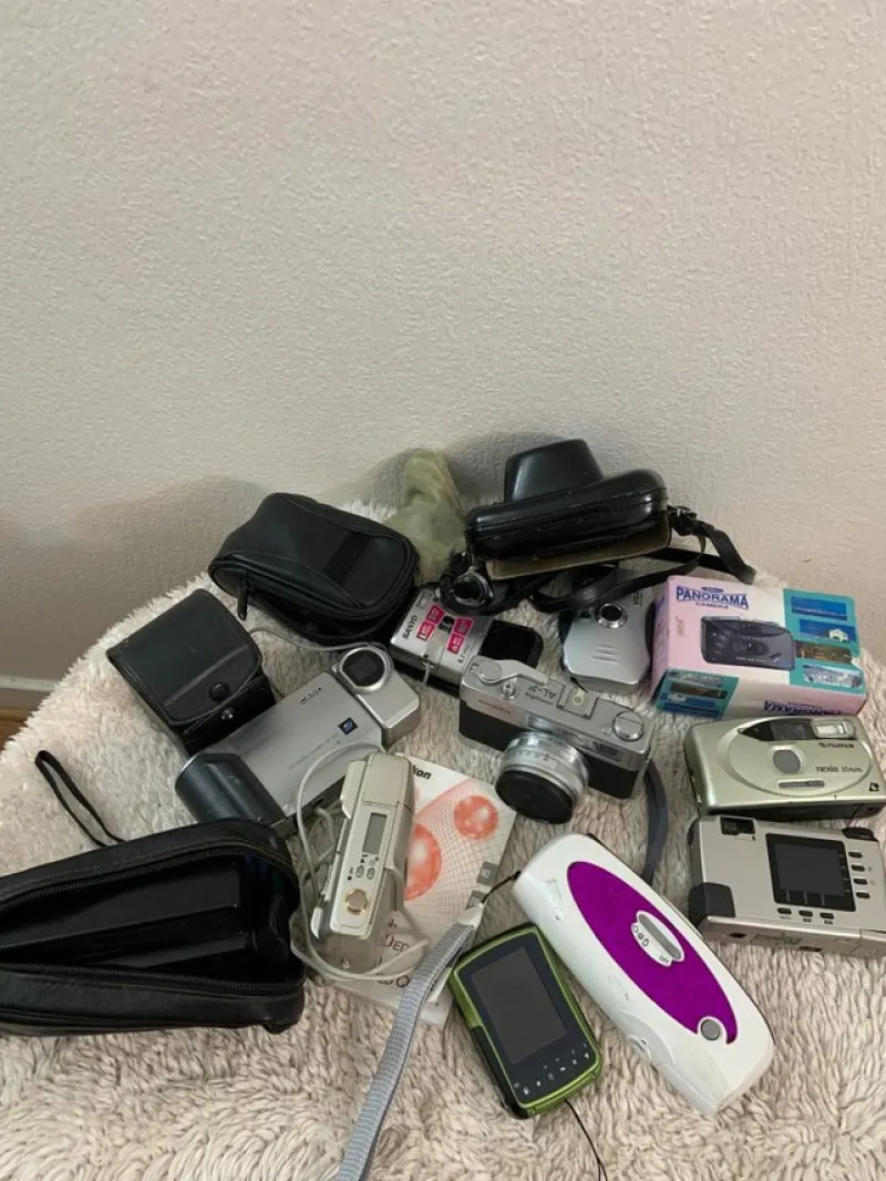 Tradera #223# 12 ST Kamerapaket - Minolta, Casio, Fuji, Panorama, Sanyo, Eumig> Övrig Optisk Utrustning