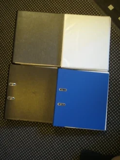 Tradera Album & Tillbehör<4 album/pärmar m ca 206 plastfickor i bra skick avsedda för vykort-även småkort!