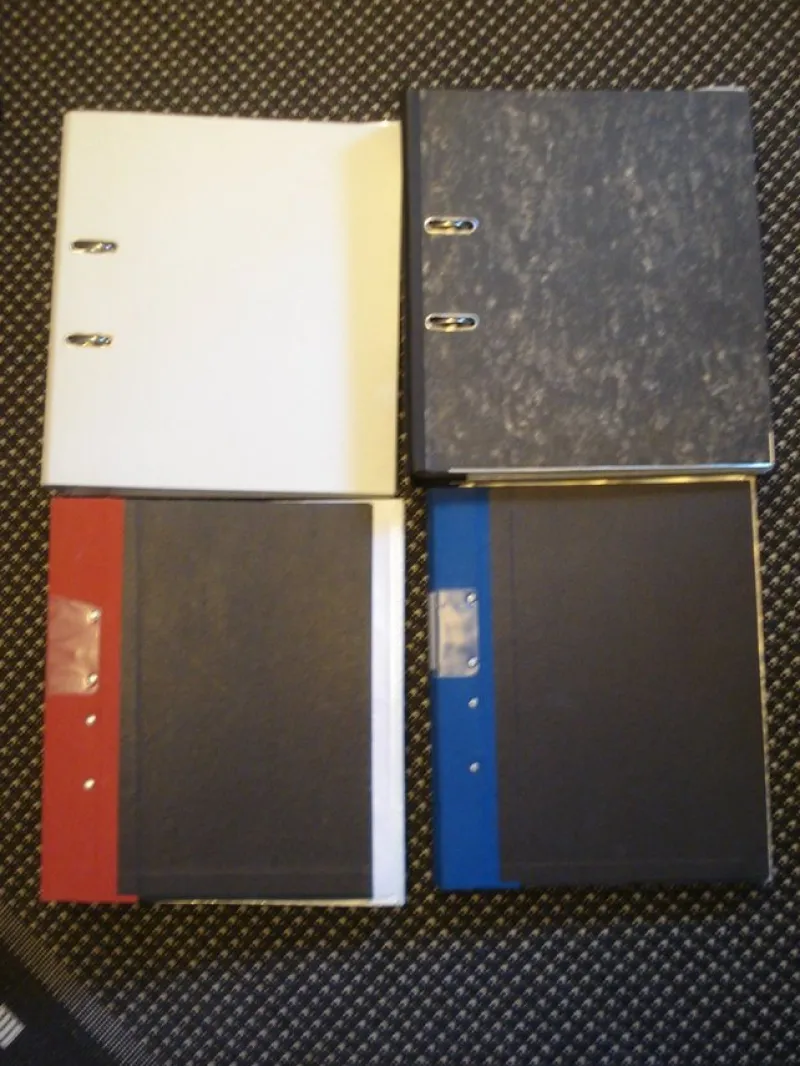 Tradera Album & Tillbehör<4 album/pärmar med ca 216 plastfickor i bra skick avsedda för vykort Se info!