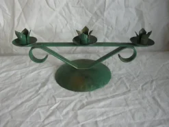 Tradera 3 armad ljusstake i metall. Stämpel finns, svår att tyda.> Bruks- & Prydnadsföremål