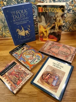 Tradera 5 böcker om medeltida och fornnordisk litteratur, sagor, myter> Antik Litteratur