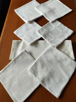 Tradera 7 Gamla Linnedukar och Servetter> Textilier