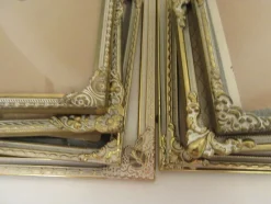 Tradera 8 äldre små ramar i mässing metall guld vitt lätt kupat glas fotoram^ Ramar