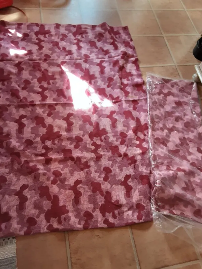 Tradera 2 likadana tuffa mattor en beg och en ny^ Mattor