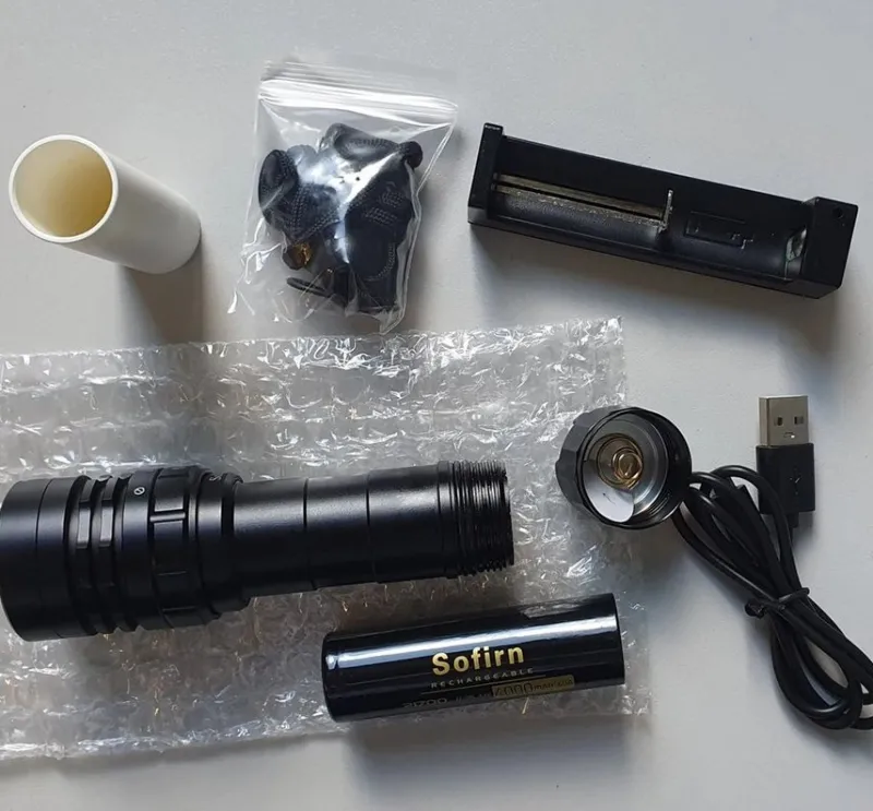Tradera Äventyrssporter<3000 lumen 6000K-6500K 3 lägen superljus dykficklampa med batteri och tillbehör