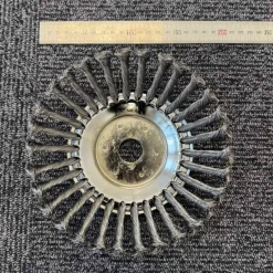 Tradera Trädgårdsmaskiner<250 mm Stålborste till röjsåg – Perfekt för Ogräsborttagning på Gatstenar!