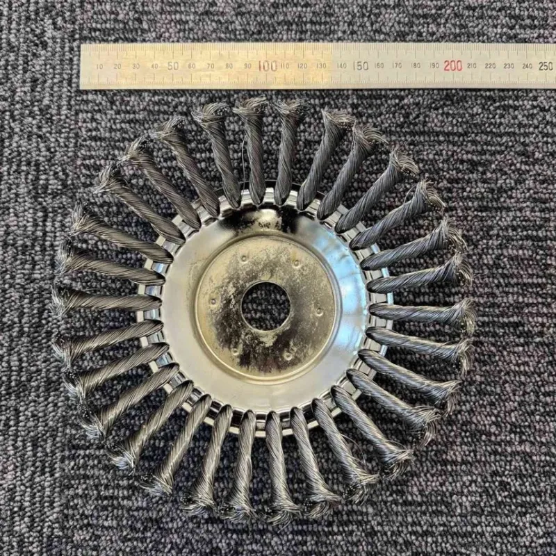 Tradera Trädgårdsmaskiner<250 mm Stålborste till röjsåg – Perfekt för Ogräsborttagning på Gatstenar!