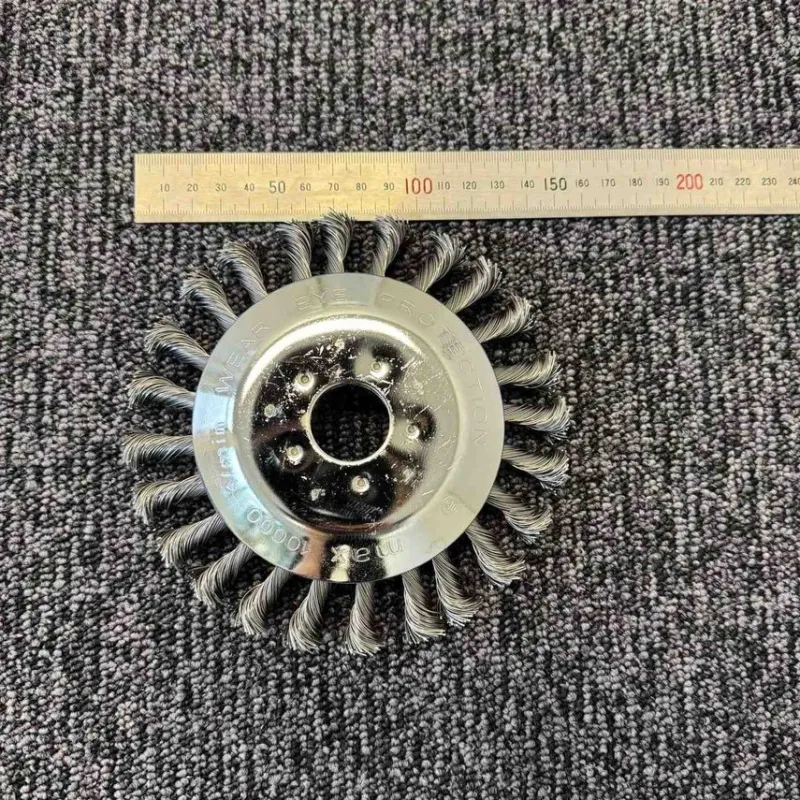 Tradera Trädgårdsmaskiner<150 mm Stålborste till röjsåg – Perfekt för Ogräsborttagning på Gatstenar!