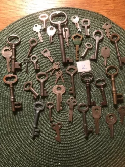Tradera 40 nycklar i olika storlekar> Beslag & Reservdelar