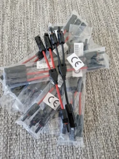 Tradera 4 Par av y-koppling till solcell med MC4-kontakt> Solenergi