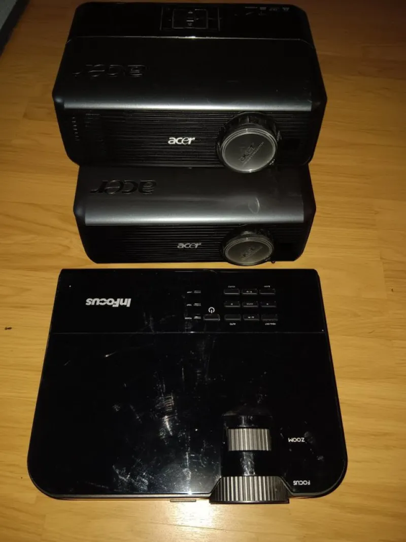 Tradera ( rep. objekt) Paketpris: 3 Projektorer - Acer 5390w & InFocus IN3124^ Projektorer