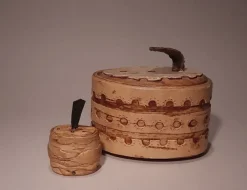 Tradera 2 SÅ FINA NÄVERDOSOR I FINT SKICK> Hemslöjd