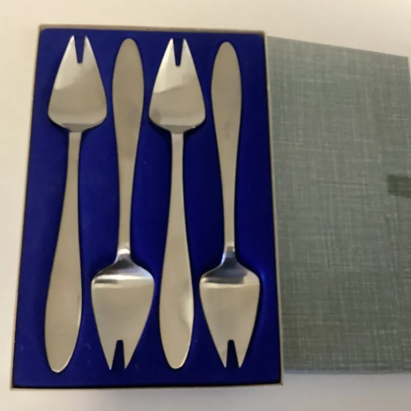 Tradera 4 st. bestick i rostfritt stål vickningsgafflar> Bruks- & Prydnadsföremål