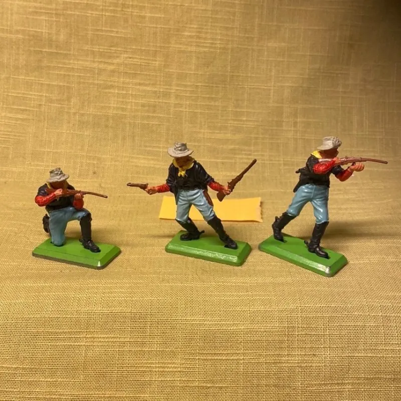 Tradera 3 st brigade soldater deetail BRITAINS LTD 1971^ Militära Leksaker