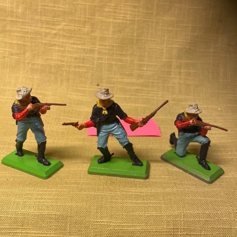 Tradera 3 st brigade soldater deetail BRITAINS LTD 1971^ Militära Leksaker