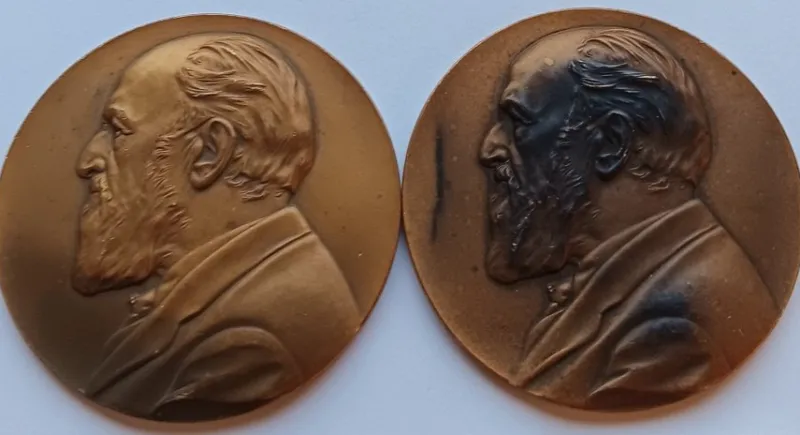 Tradera 2 st Bronsmedaljer Johan Henrik Palme 1841-1932. Av Erik Lindberg. Ut 1:-^ Övrigt Mynt & Sedlar