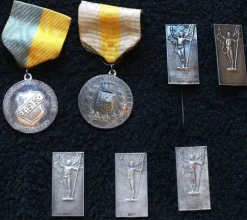 Tradera 7 st. gamla medaljer / idrottsmedaljer i svenskt stämplat silver.^ Övrigt Mynt & Sedlar
