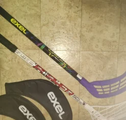 Tradera Innebandy<3 st innebandyklubbor+ 2st fodral och 1st klubblad.