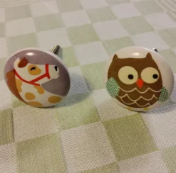 Tradera 2 st Keramik Knoppar med Djurmotiv - Häst & Uggla Lådknopp dörrknopp> Beslag & Reservdelar