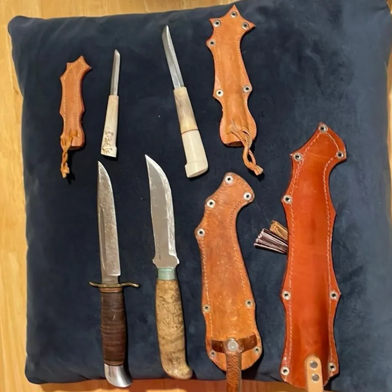 Tradera Knivar & Svärd<4 st. knivar med Fodral