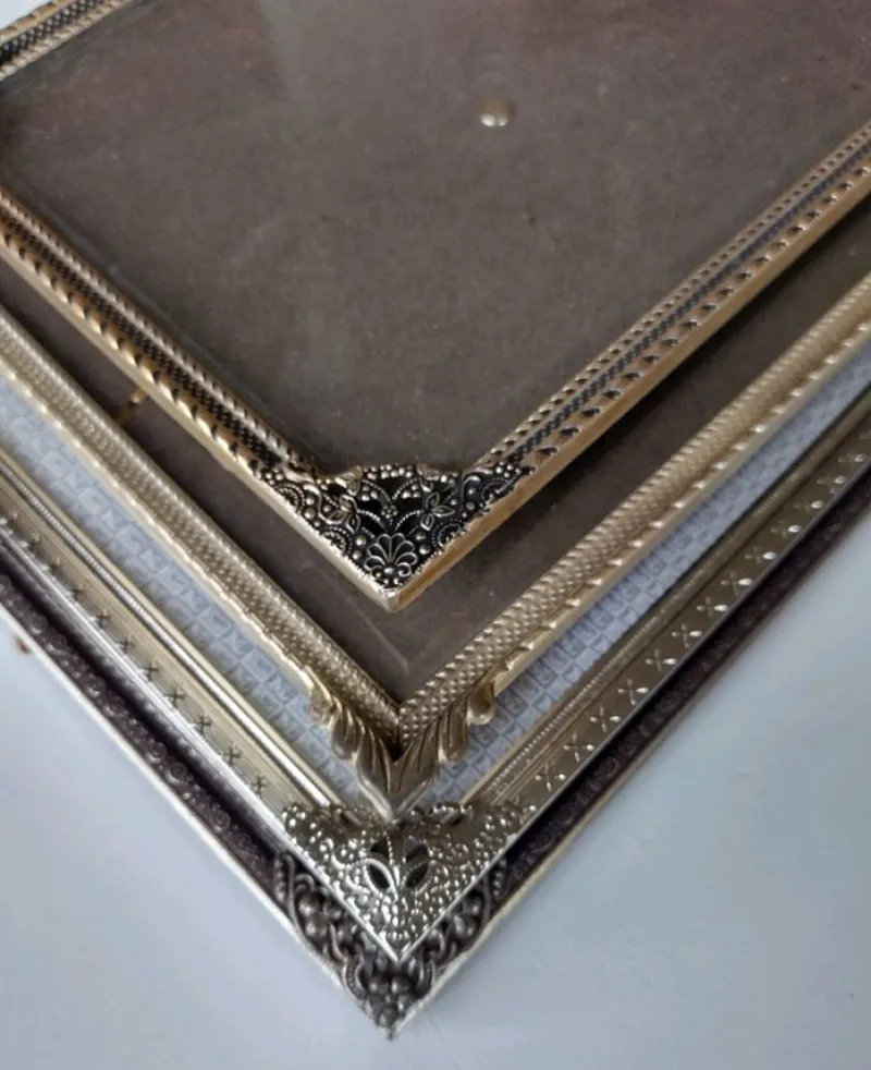 Tradera 4 ST ÄLDRE TAVELRAMAR FOTORAMAR KUPAT GLAS METALL VINTAGE 30 40 TAL RAM^ Ramar