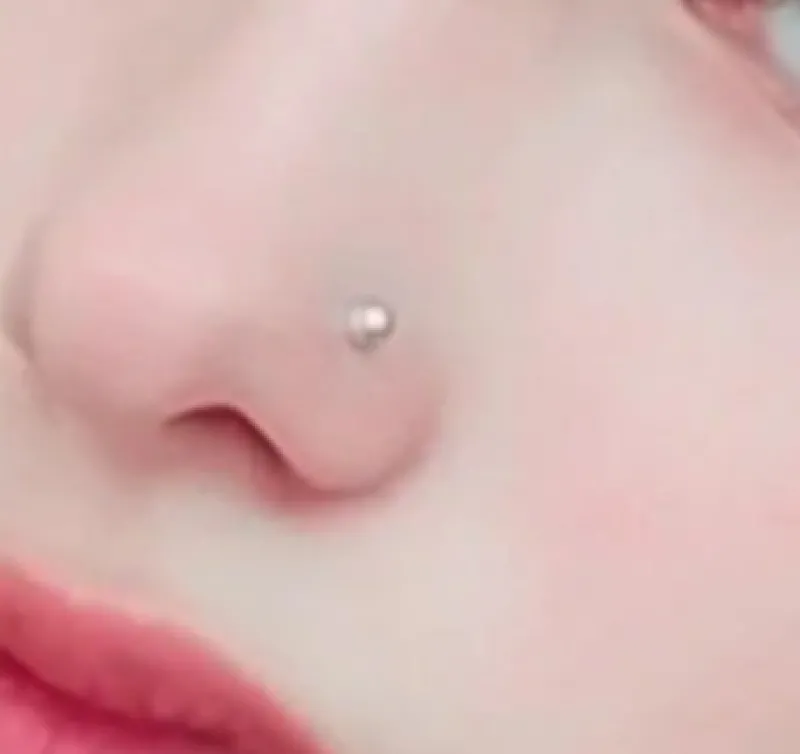 Tradera Piercings<2 st Magnet fake silver Piercing ansikte näsa, mun, öra, NEW!