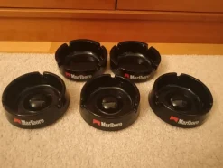 Tradera Tobakiana<5 st Marlboro askkoppar