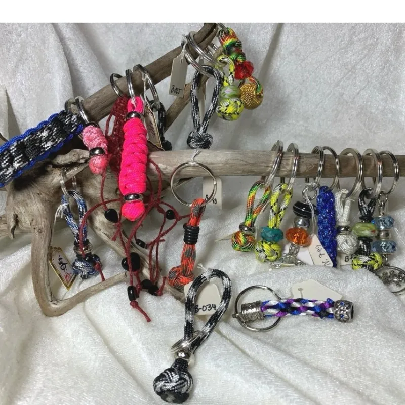 Tradera 19 st Nyckelringar i Paracord^ Accessoarer