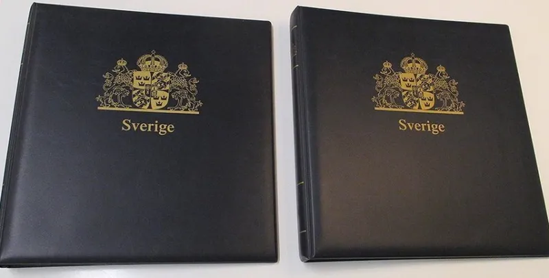 Tradera 2 st oanvända mörkblå frimärksalbum Sverige, Made by SAFE^ Tillbehör