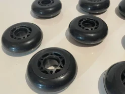 Tradera Skateboard & Inlines<8 st svarta Inlines hjul 72mm NYA 90s