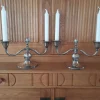 Tradera 2 st TVÅARMADE LJUSSTAKAR I NYSILVER -VINTAGE RETRO> Bruks- & Prydnadsföremål