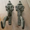 Tradera 2 st Väggkrokar Vintage metall mässing? Se foto!> Beslag & Reservdelar