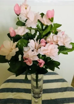 Tradera Konstgjorda Växter<4 stycken blombuketter till vas eller krukplantering