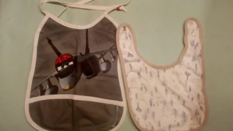 Tradera 2 stycken haklappar> Nappflaskor & Barnserviser