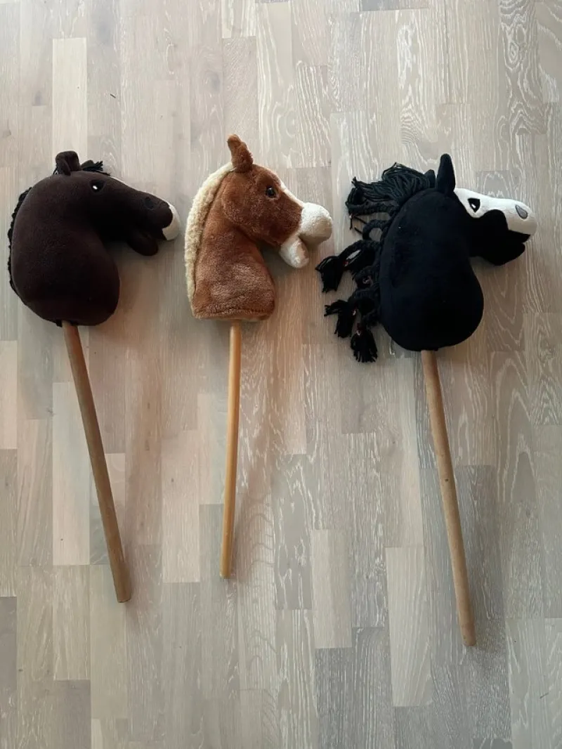 Tradera 3 stycken käpphästar> Övriga Leksaker