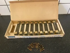 Tradera 9 stycken retro HAFA Maskot låd- och dörrhandtag i glas och mässing beslag> Beslag & Reservdelar