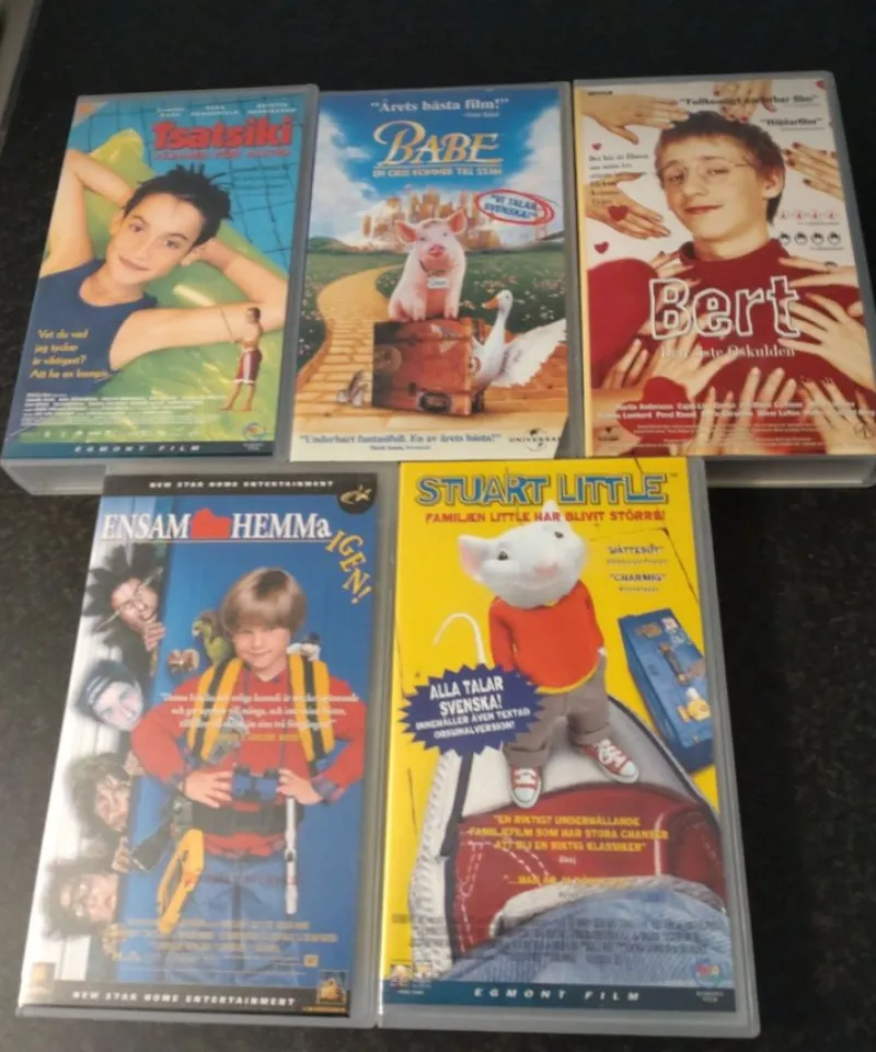 Tradera 5 viideor på VHS: Tsatsiki, Babe, Bert, Ensam Hemma Igen, Stuart Little^ Vhs-filmer