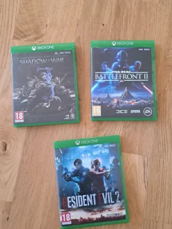 Tradera Xbox<3 Xbox One spel: Shadow of War, Star Wars Battlefront II och Resident Evil 2