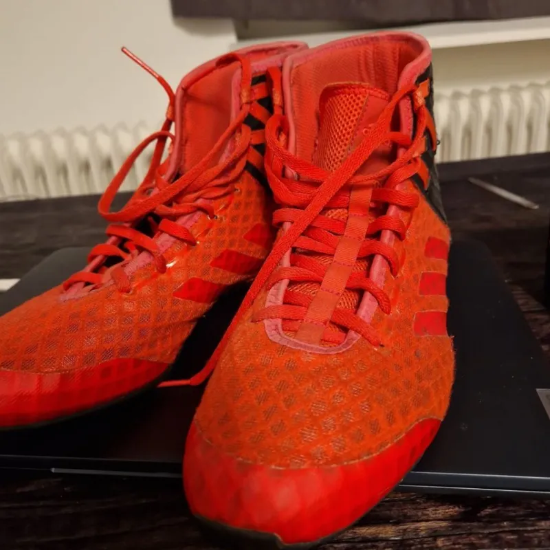Tradera Boxning<Adidas boxningsskor Röd Storlek 43