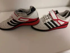Tradera Övrig Sport & Fritid<Adidas Lyftskor, Vita/Röda, Storlek 42