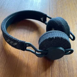 Tradera Adidas RPT-01, hörlurar.^ Hörlurar