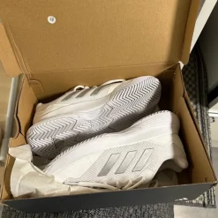 Tradera Badminton<Adidas Tennisskor, Vita, Storlek Okänd