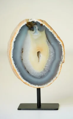 Tradera AGATSKIVA GEOD PÅ STATIV - Agat - Kwarts chalcedoon kristall över 800 g INREDN^ New Age