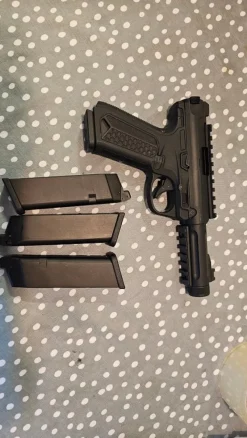 Tradera Äventyrssporter<Airsoft AAP01 GGB 6MM - Negro