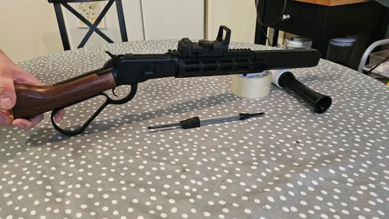 Tradera Äventyrssporter<Airsoft Carbine med äkta trä. Svart