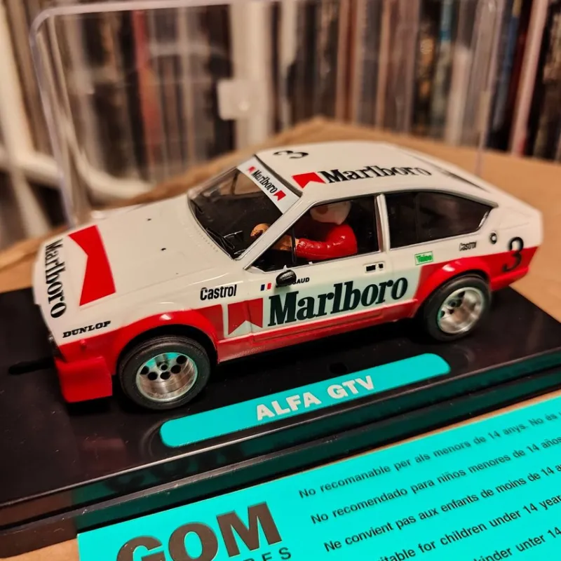 Tradera Alfa Romeo GTV - GOM Miniatures Slot Car 1:32> Leksaksfordon