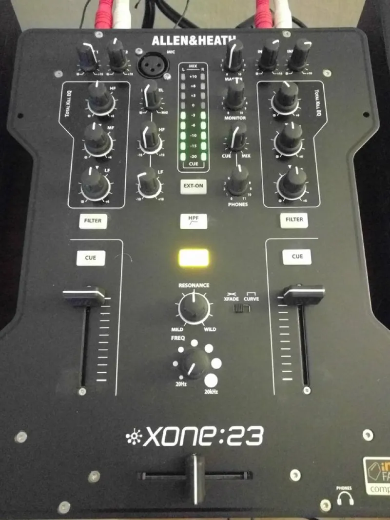 Tradera Allen & Heath Xone:23^ Dj-utrustning