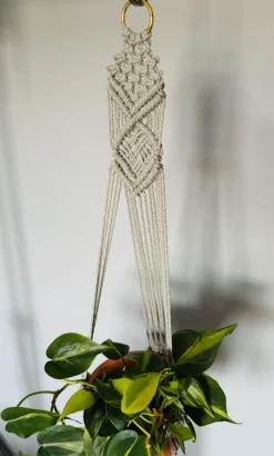Tradera Krukor & Odlingssystem<Ampel i makramé JUNNIE SAGE GREEN /plant hanger/ inredning med växter